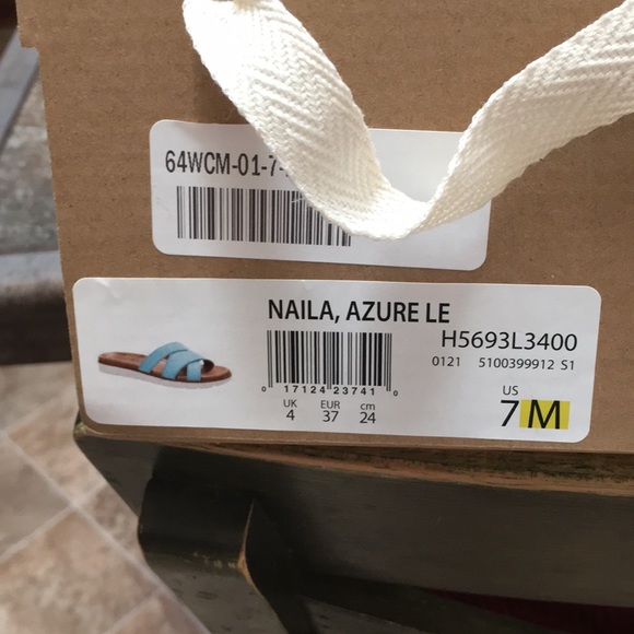 New In Box Zodiac Naila leather slide sandals, Azuew, size 7 - Picture 4 of 5